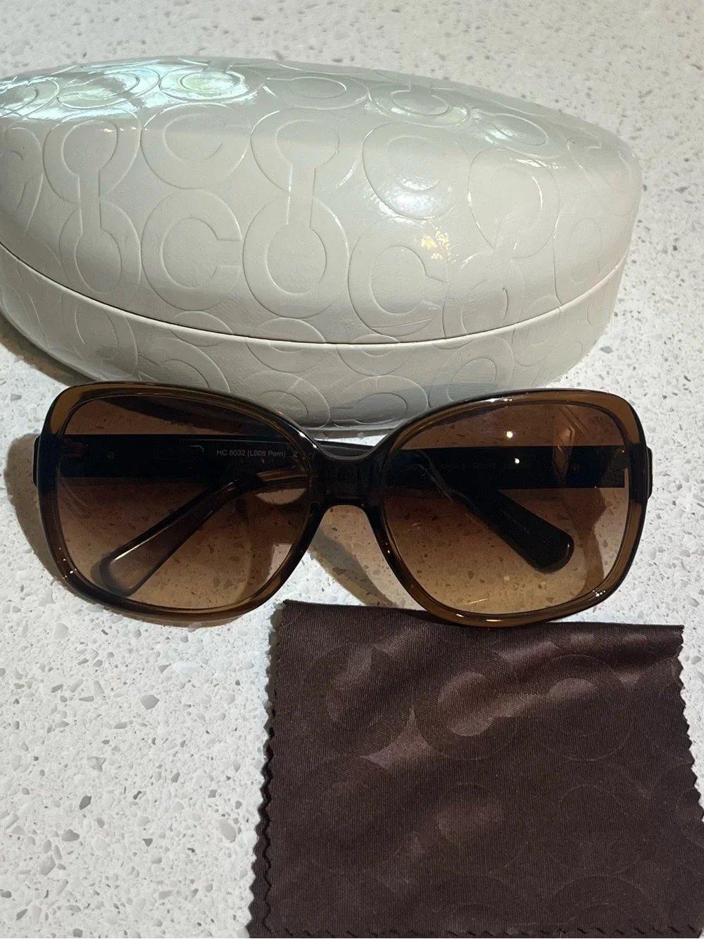 Coach Signature C Oversized Brown Women’s Sunglasses with Case and Cloth / L908